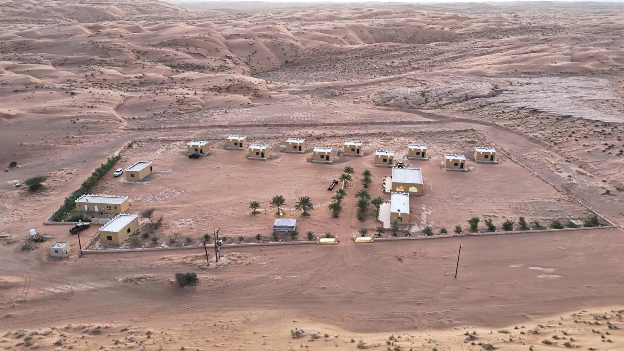 Al Hawiyah Camp Hotell Exteriör bild